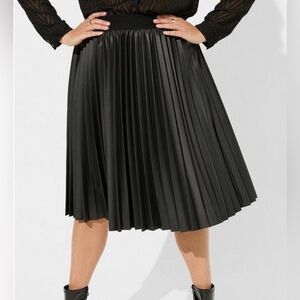 Torrid Midi PU Pleated Skirt Size 1 (1x/14/16)